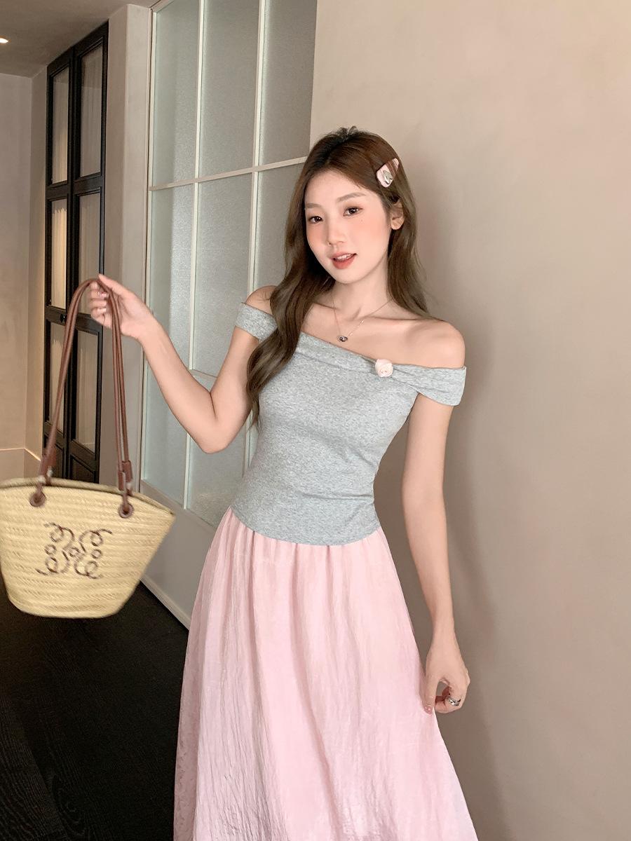 

Beautiful one-word shoulder three-dimensional decorative flower short-sleeved T-shirt women s summer new waist slim and thin pure desire top ins S