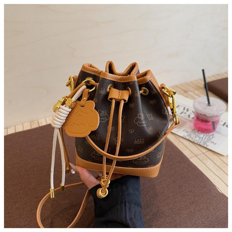 

New fashion versatile bucket bag small bag women s high value versatile shoulder messenger bag