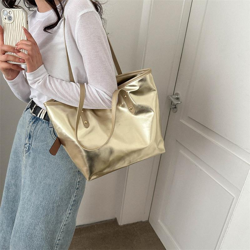 Chic Large Capacity Tote Bag Stylish Minimalist Design For Women In Gold And Silver Colors