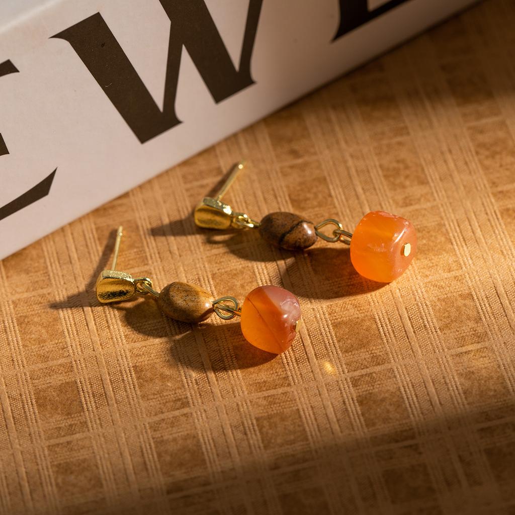 Early Autumn Retro High-End Earrings Women'S Amber Brown Stone Gold Metal Earrings Light Luxury Niche Design Earrings