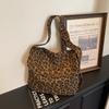 Leopard Print Shoulder Bag Women's Crossbody Bag Large Capacity Tote Bag Commuter Underarm Bag