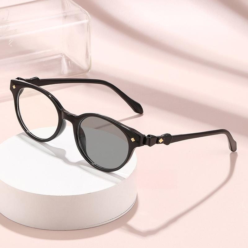 Men Women Fashionable Photochromic Round Frame Myopia Glasses Fashionable High Definition Anti-Blue Light Myopia Glasses