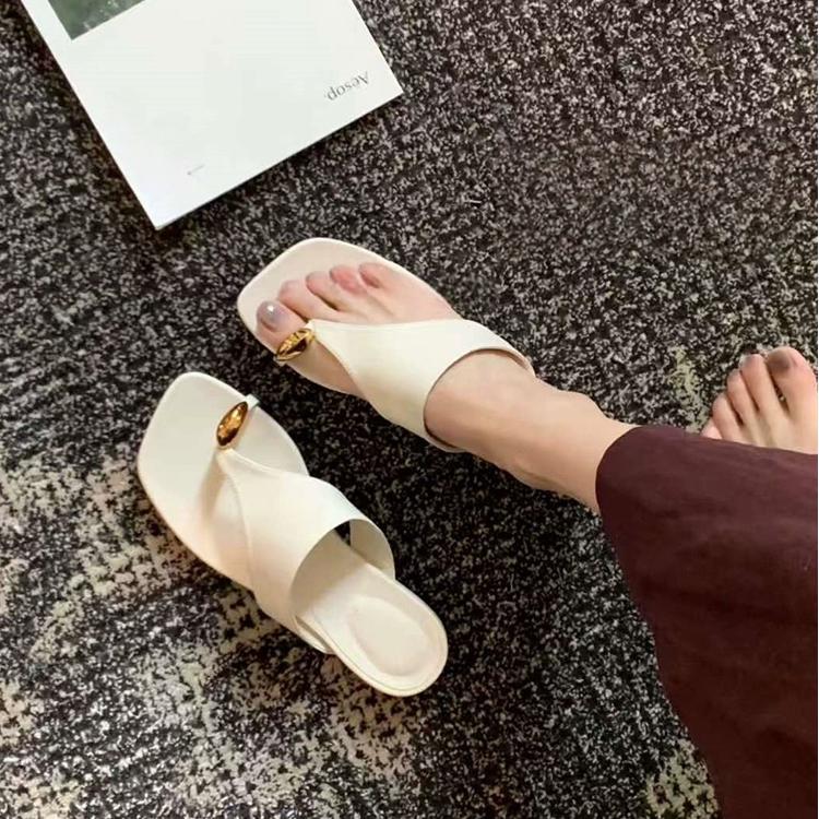 Grape Mother Same 2025 New Fashionable Metal Cover Toe Square Head Small Low Heel Cool Slippers Women Wear Summer Beach