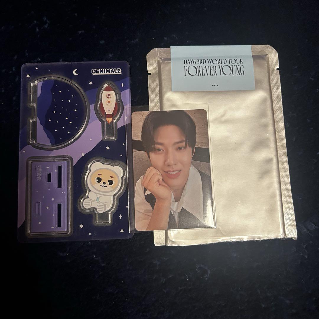 

[USED] DAY6 FOREVER YOUNG Acrylic Stand + Photo Card Goods