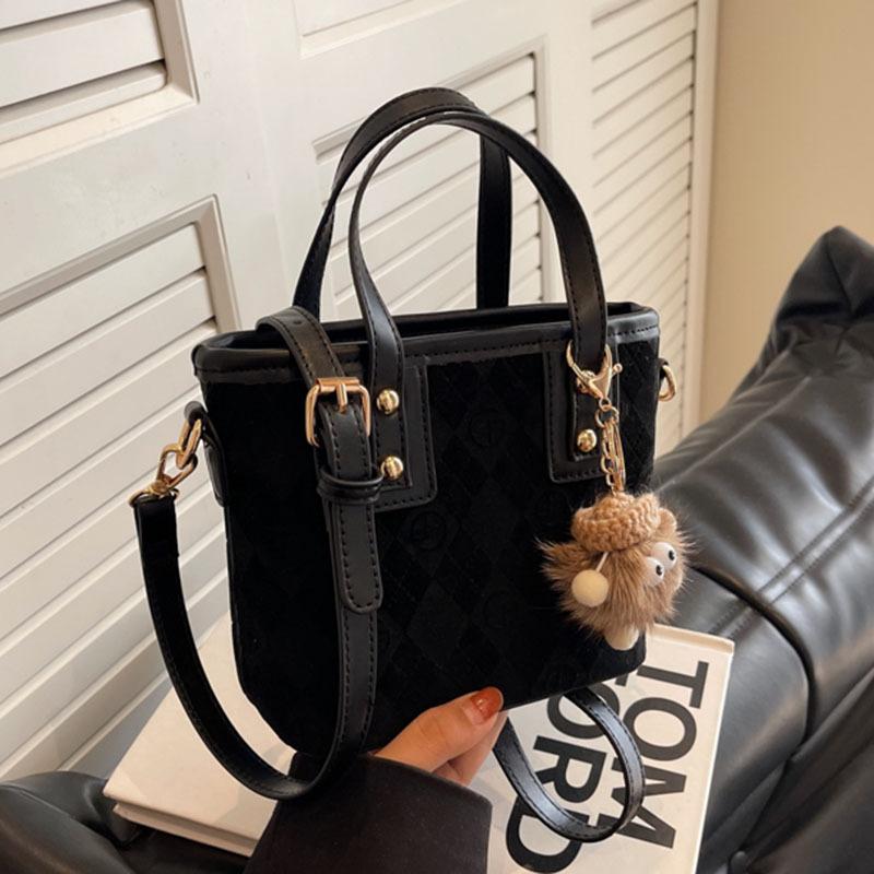 

Popular small bags women s autumn and winter versatile new matte retro shoulder messenger bag portable bucket bag чёрный