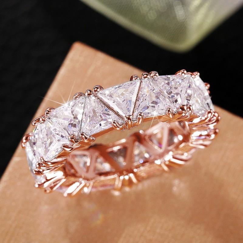 Huitan Fashion Contracted Triangular CZ Crystal Ring for Women Good Quality Versatile Design Party Wedding Luxury Jewelry Anillo