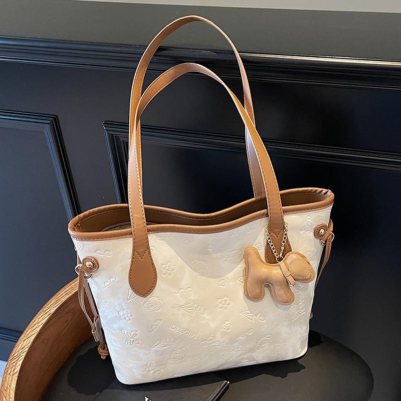 Frühlingsneues Produkt, niedliche geprägte Tragetasche, Studenten-Pendler-Nische, Damen-Schultertasche mit großem Fassungsvermögen