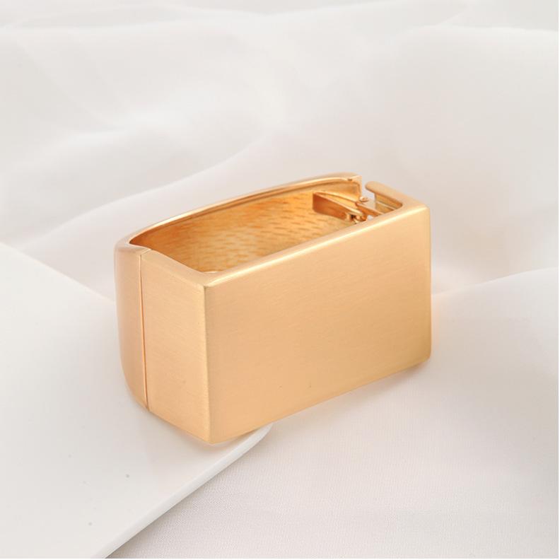 Trendy Minimalist Geometric Punk Bracelet: Bold, Glossy Rectangular Design