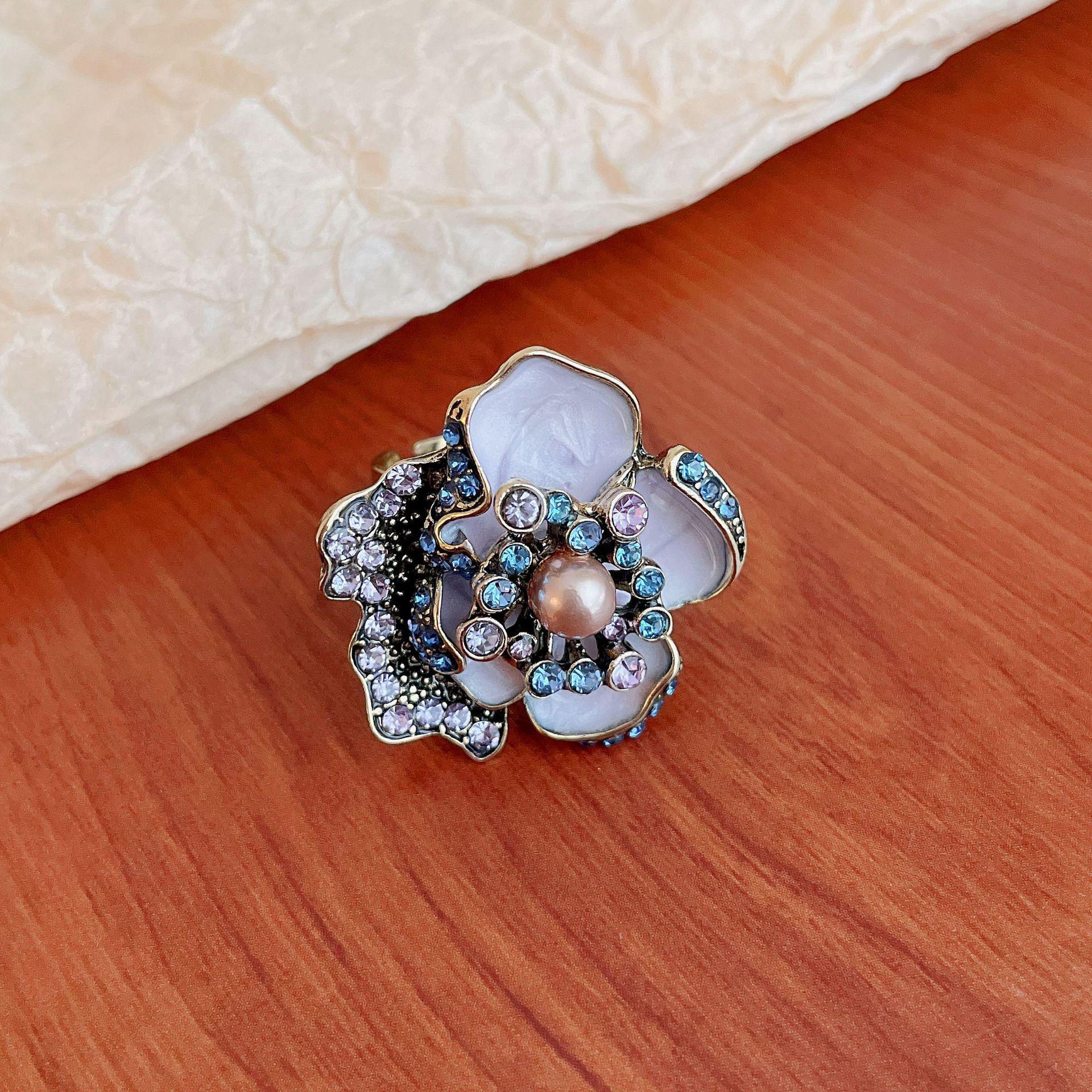 

Вживаний Вінтажний Ретро Круглий Намисто, Інкрустований Діамантами, та Ланцюжок для Ключиці