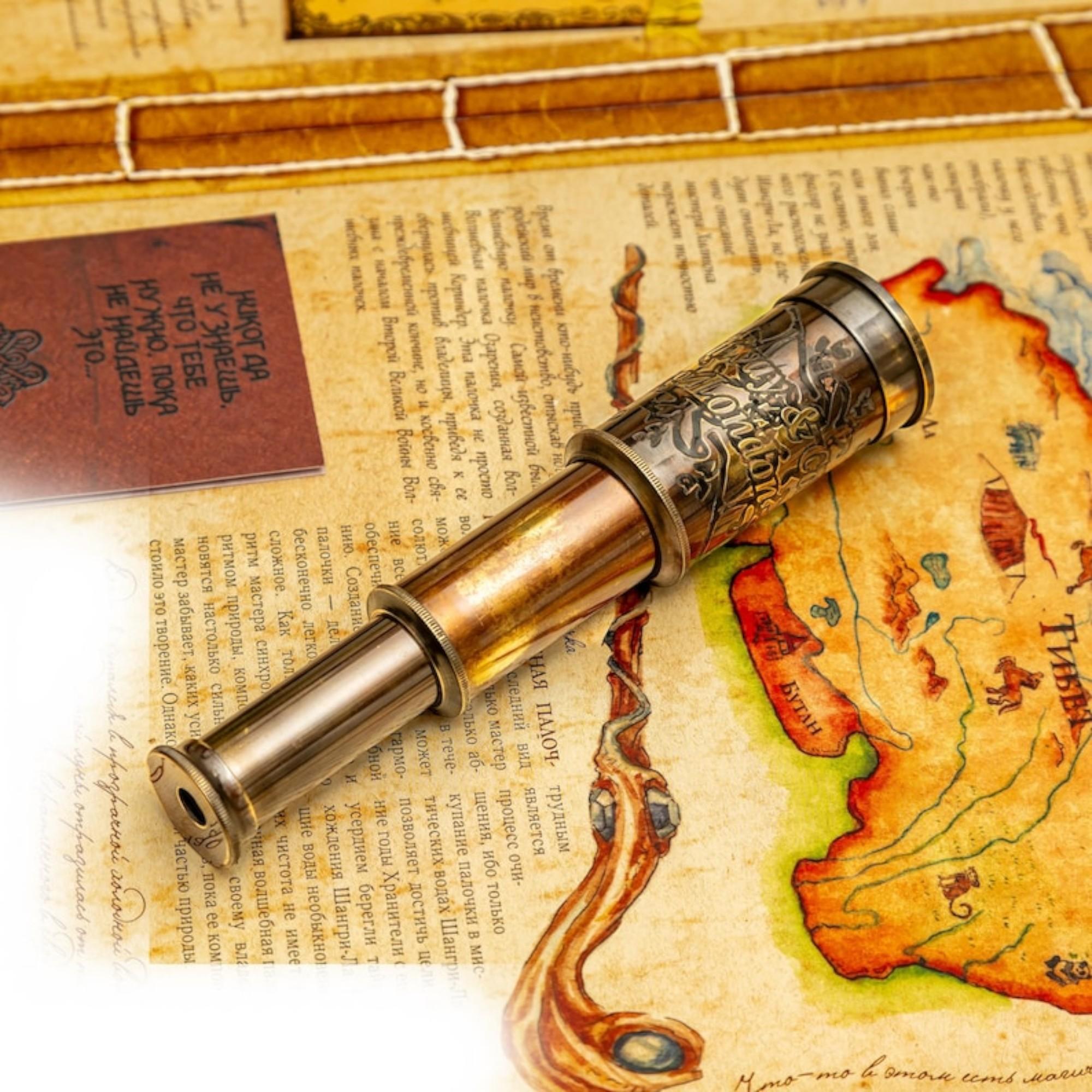 

Телескоп Ottway Ealing 1915 Brass с гравированным корпусом из твердой древесины 6 дюймов