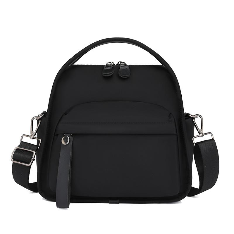 Simple, fashionable and versatile women's shoulder bag, nylon material sense, large-capacity commuter messenger bag.