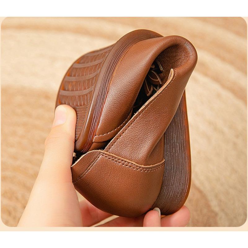 2.5cm Autumn New Mother Shoes Soft-soled Ethnic Wind Female Middle-aged and Elderly Flowers Retro Flat Shoes Women