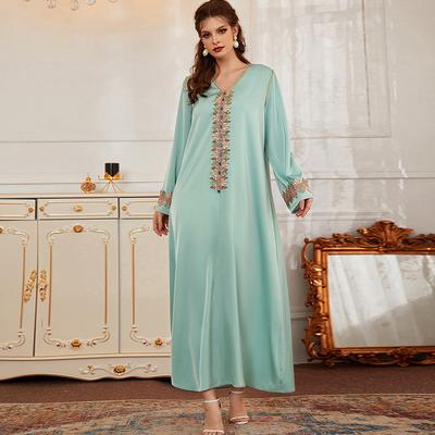 Muzułmańska sukienka mięta zielona satynowa haftowana Rhinestone Dubai luźna szata