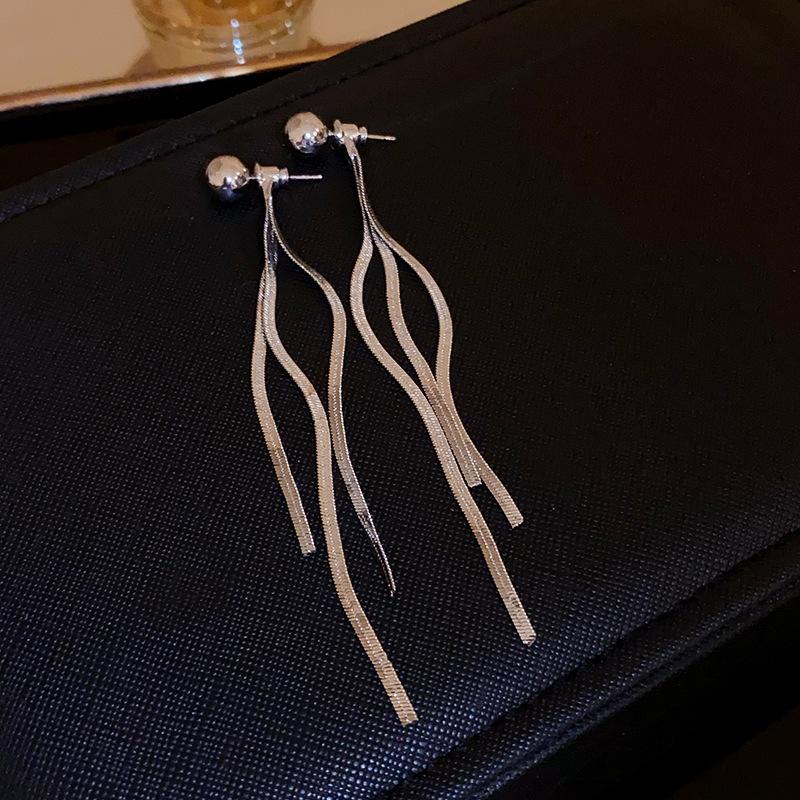 

Серьги-кисточки в виде змеи спереди и сзади, серьги с холодным ветром, нишевые персонализированные металлические серьги с ветром