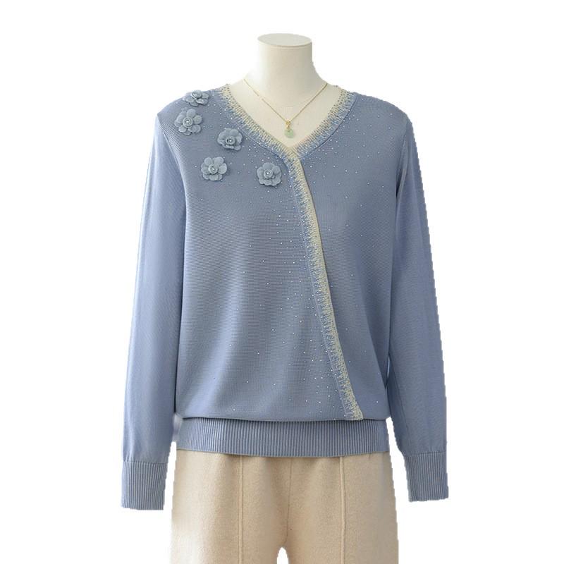 Mom's 2025 Autumn V-Neck Knitted Top - Fashionable Base Shirt for Middle-aged and Elderly Women
