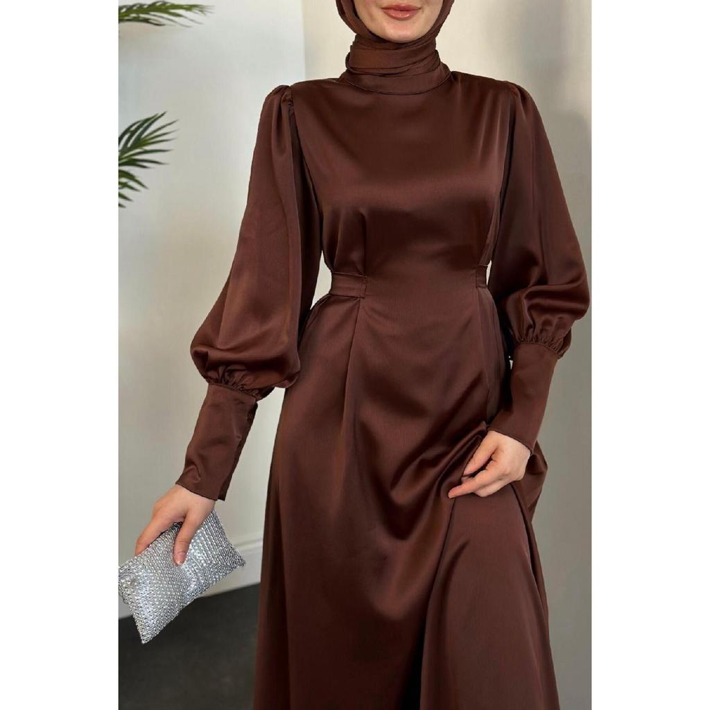 Emora Gürtelkleid aus Satin Schwarz