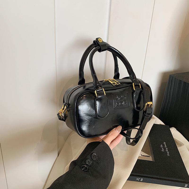 Handbag Women's New Versatile Small Square Bag Large-capacity Commuter Bag Shoulder Messenger Bag