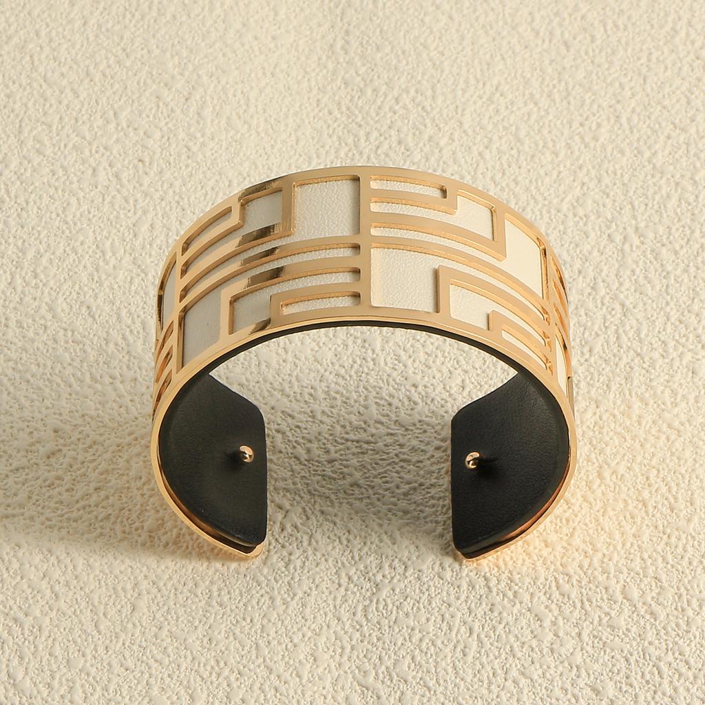 Georgette Luxury Line Shape Decoration Double Sided Interchangeable Leather Women's Fashion Jewelry Party Open Cuff Bracelet