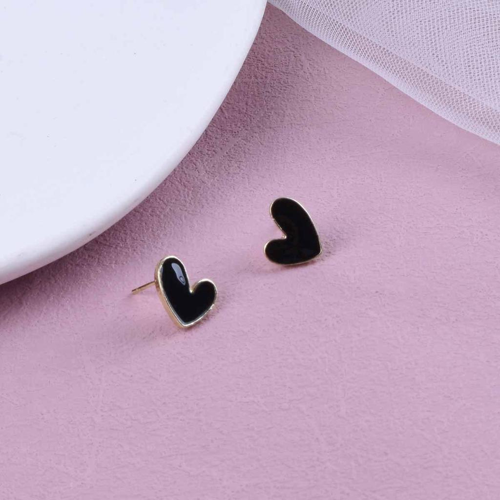 Elegant Black Heart Stud Earrings: Chic, Minimalist Design for Everyday Wear