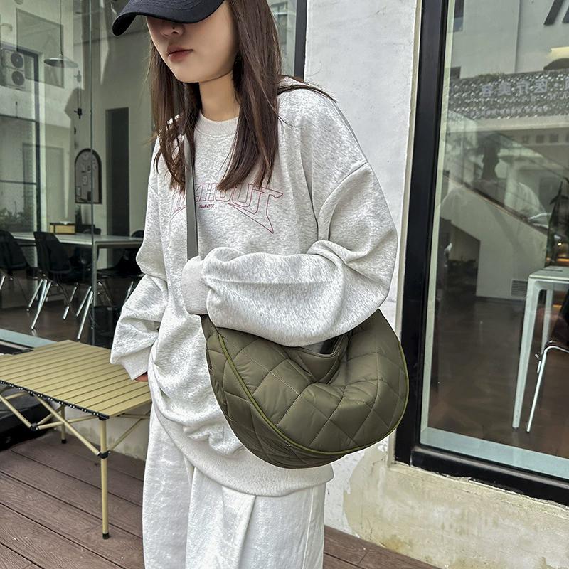 Dame Rutete Crossbody Messenger Bag Nylon Skuldervesker Stor Kapasitet Reise Halvmåne Belteveske Damer Hobo-veske CLE