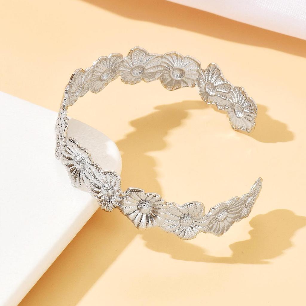 Vintage French Floral Open Flower Bracelet, 18K Gold Plated Stainless Steel Jewelry for Women