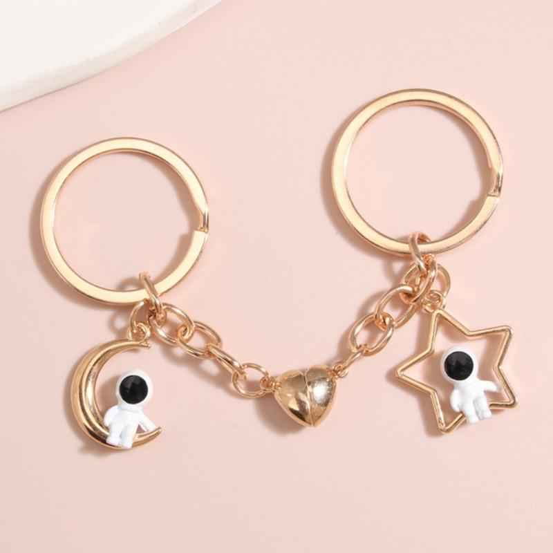Creative Design Astronaut Star Moon Key Chain Spaceman Love Heart Couple Friendship Gift Car Bag Key Ring Pendant Accessories