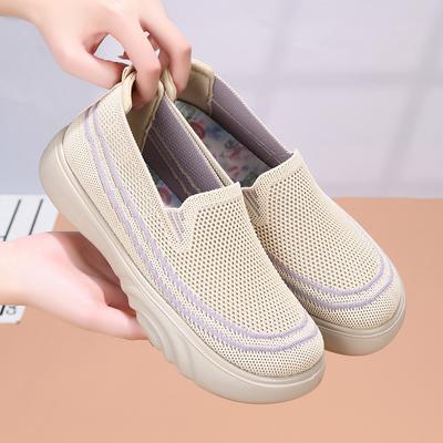 Lente en Herfst Oud Peking Nieuwe Damesschoenen Mode Casual Instapper Mama Schoenen Lichtgewicht Platte Zool Antislip Comfortabele Wandelschoenen