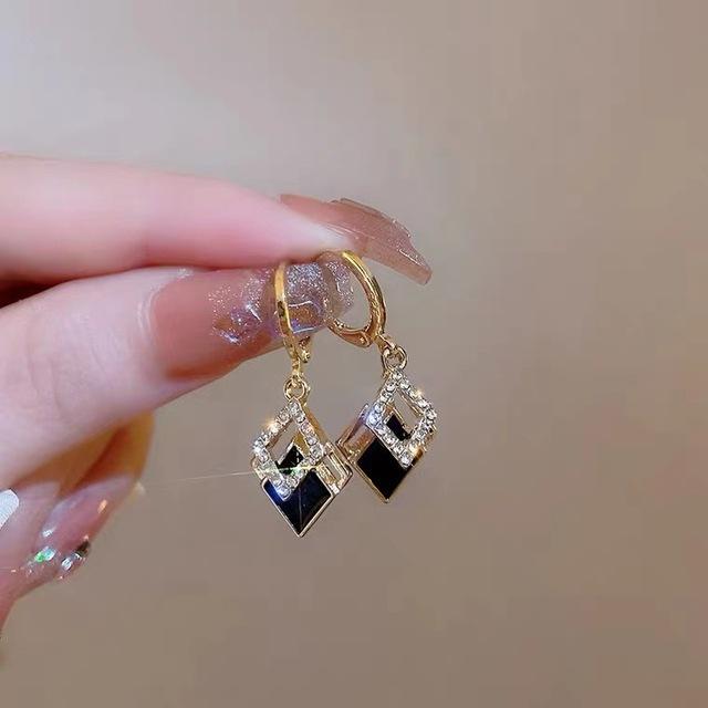 Crystal Black Acrylic Star Heart Round Circle Square Triangle Bow Earrings for Women Party Geometry Trendy Jewelry
