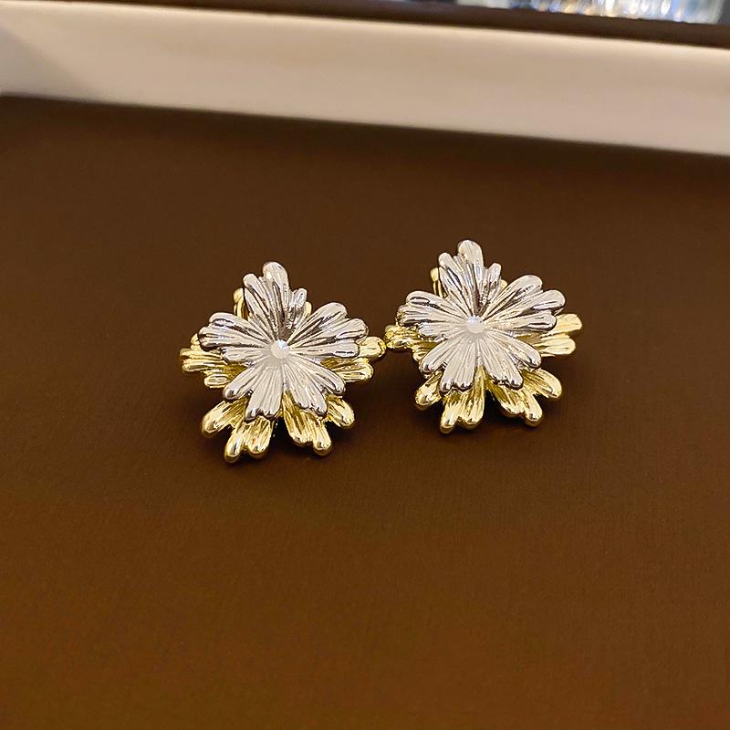 

Metallic Floral Sterling Silver Stud Earrings: Fashionable, Simple, High-End for Women