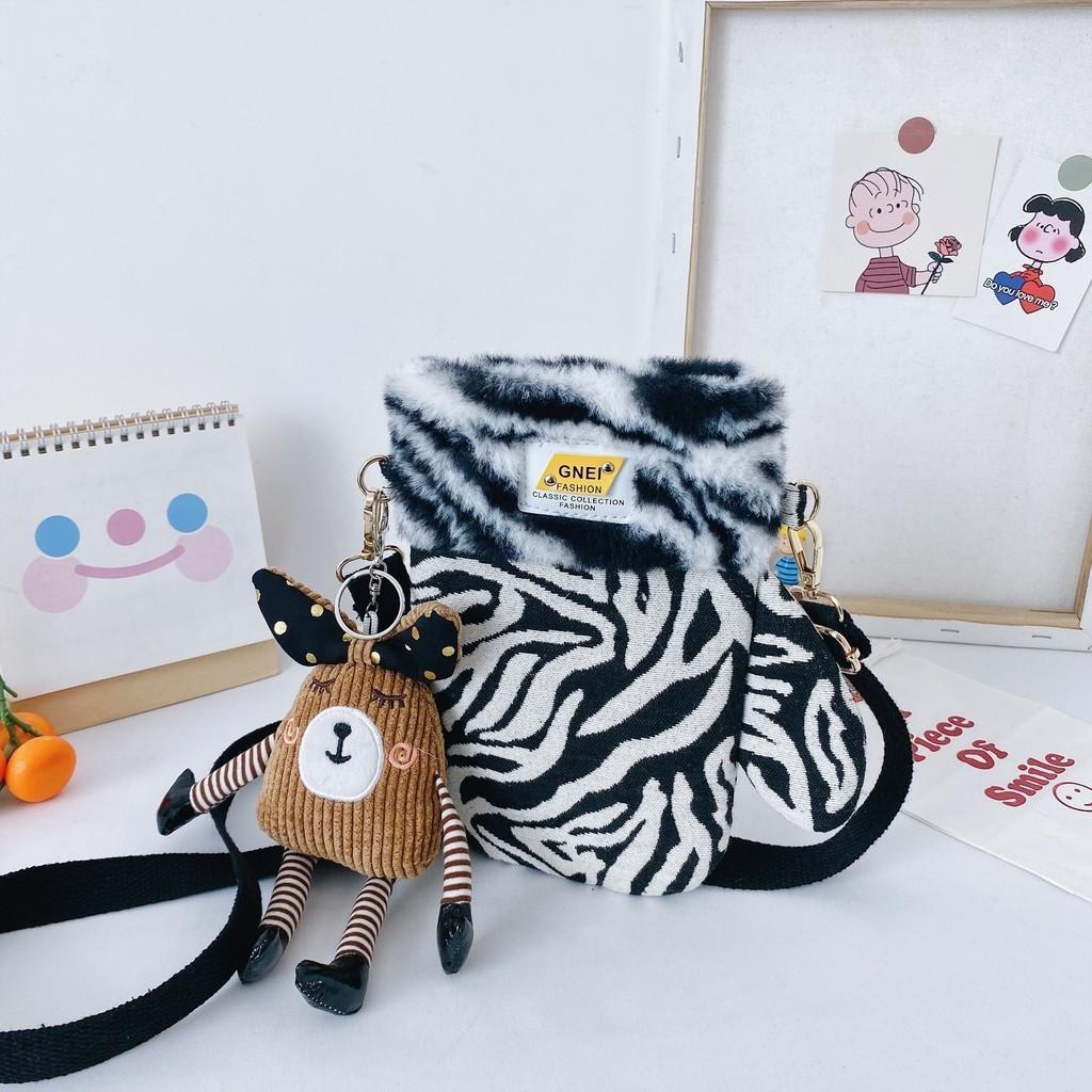 Adorable Kids Crossbody Bag Plush Cartoon Bunny Pattern Lightweight For Travel