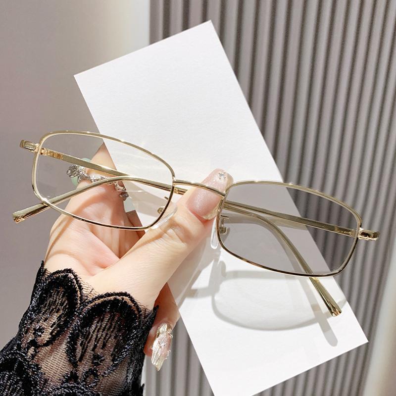 Photo-sensitive Gray-scale Small Frame Fashionable Anti-blue Light Glasses High-end Color-changing Near-sighted Glasses 026