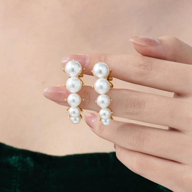 Elegant Round Pearl Earrings - Chic Design with 925 Silver Studs & Ear Cuff for Women