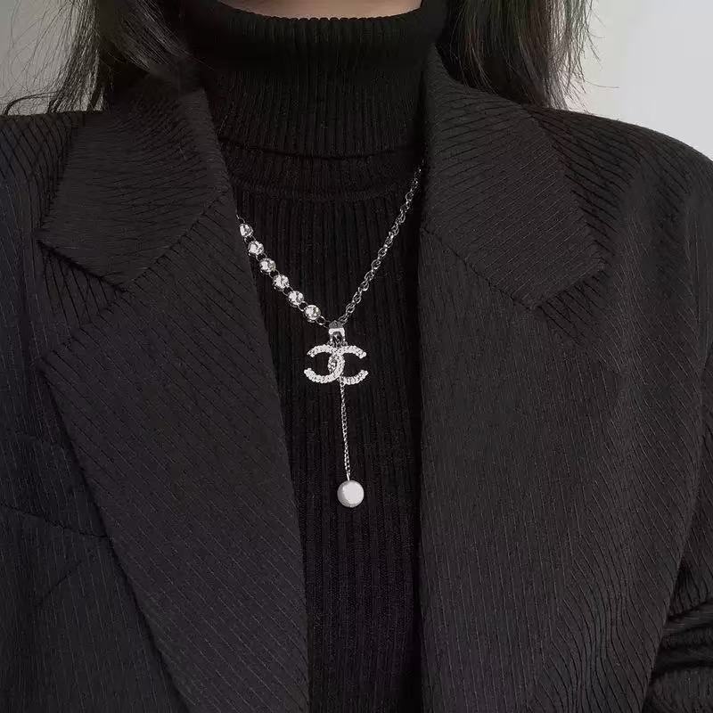 Baroque Pearl Pink Butterfly Pendant Necklace Female, Fashionable High-end Light Luxury Stacked Wearing Double Collarbone Chain