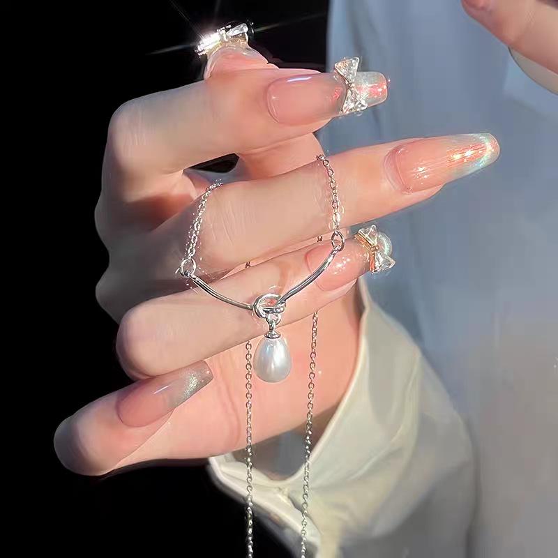 S925 Sterling Silver Freshwater Pearl Knot Necklace for Women - High-End, Versatile Clavicle Chain with Niche Design.
