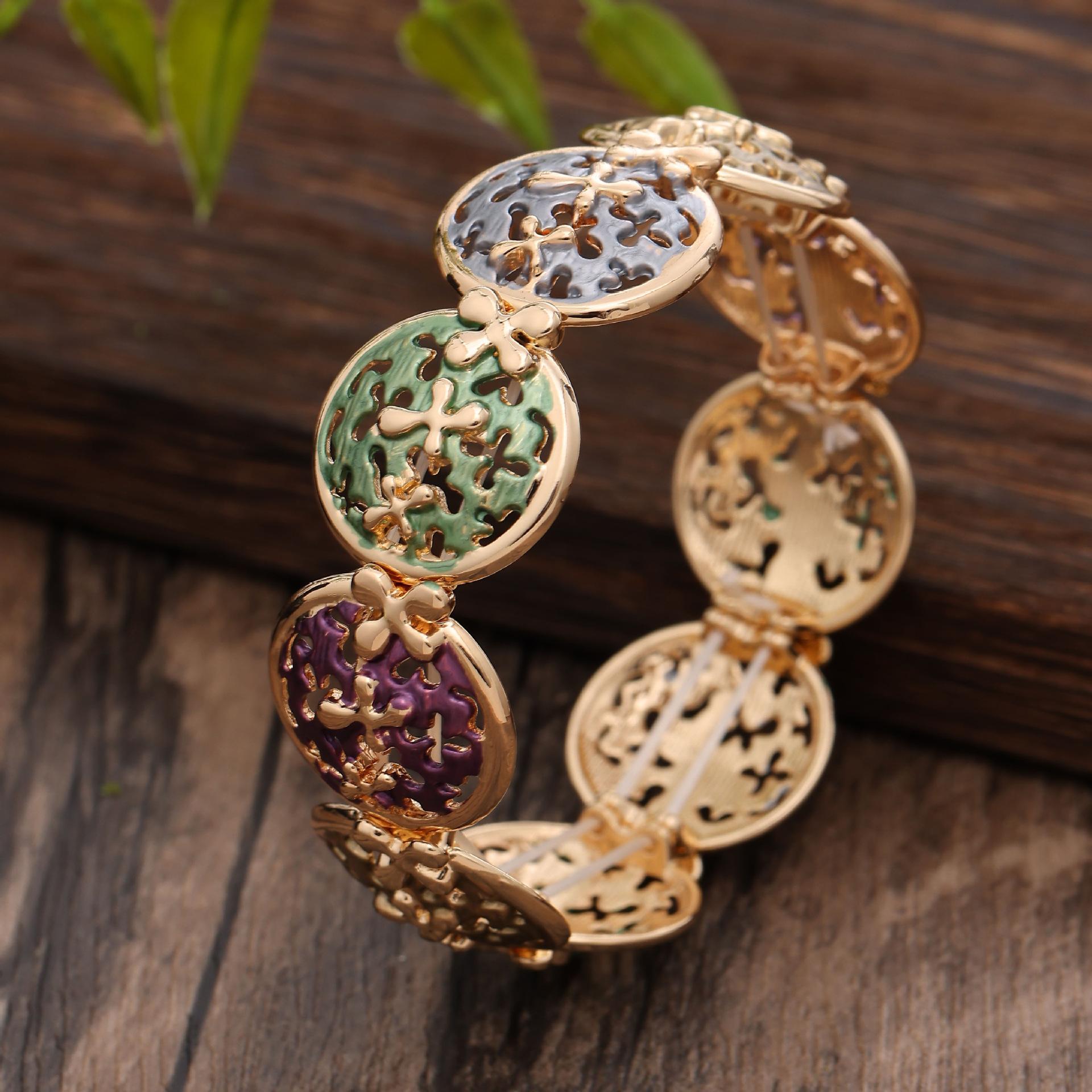 Круглый Полый Геометрический Клевер Эластичный Браслет Модный Премиальный Женский Универсальный Браслет с Цветком