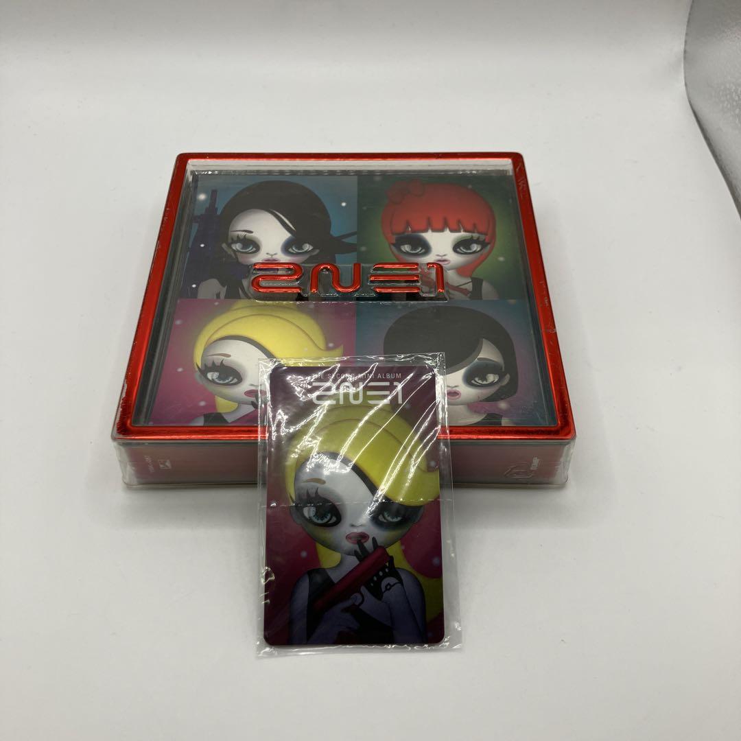 

[USED] 2NE1 2nd Mini Album CD Korean Edition with Trading Card