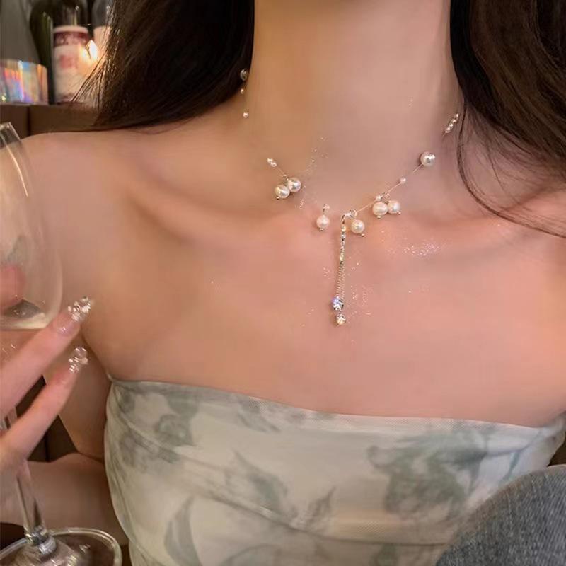 Französische leichte Luxus-Imitationsperlenkette: Elegante, vielseitige Mode-Schlüsselbeinkette für Damen