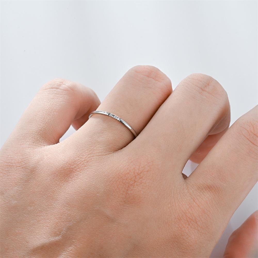 Kadınlar İçin Paslanmaz Çelik Yüzükler Kaplamalı Dizili Küçük Zirkon İstiflenebilir Yüzük Altın Rengi İnce Yüzük Hediye