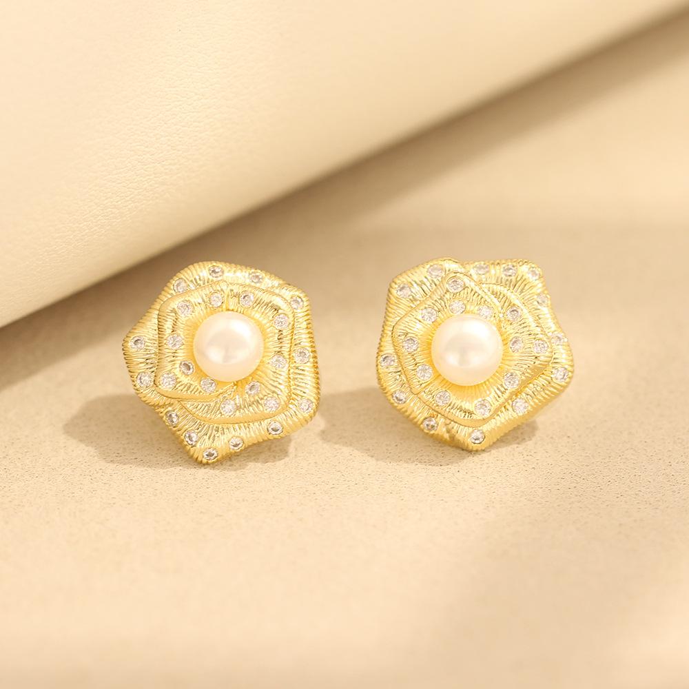 Rose stud earrings, silver needle earrings, pearl camellia ear clips, elegant and delicate small fragrant style, gold and silver two-color stone-inlai