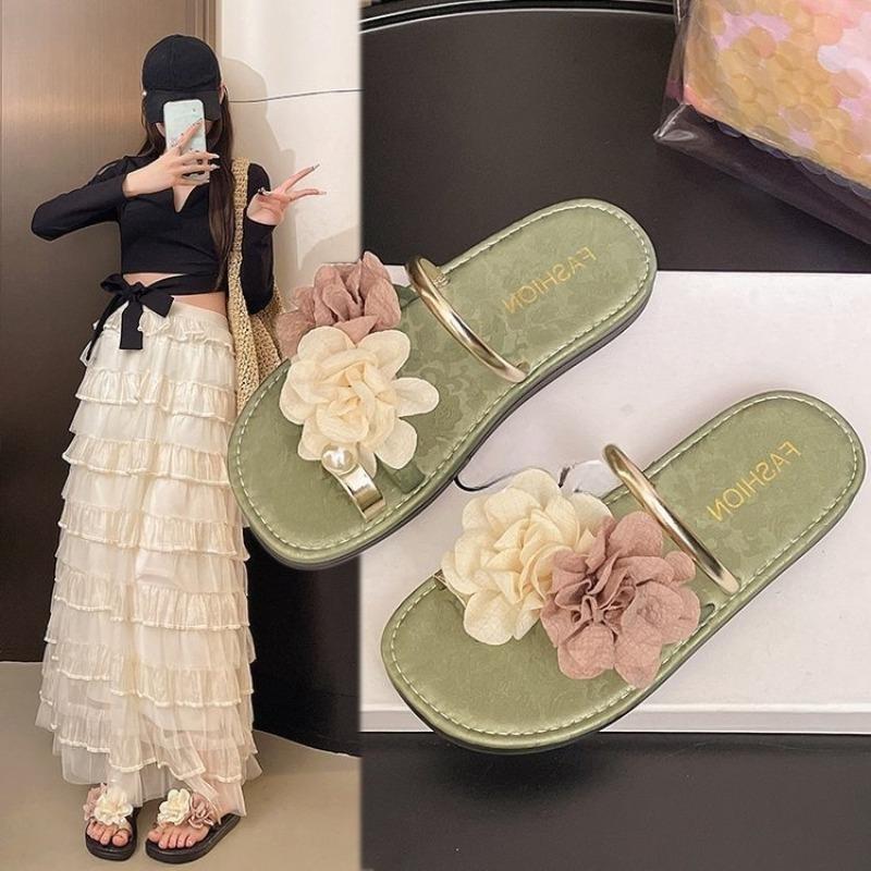 The New Style of Shoes, Fashionable and Durable Flip-flops, Are Perfect for Women's Home Use