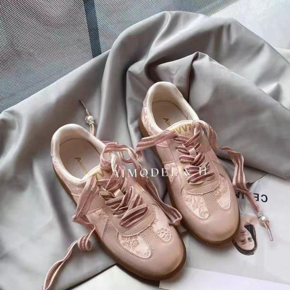 Women's Premium Designer Sneakers Light Comfortable Lace-Up Flats Casual Walking Shoes Fashion Ladies Shoes