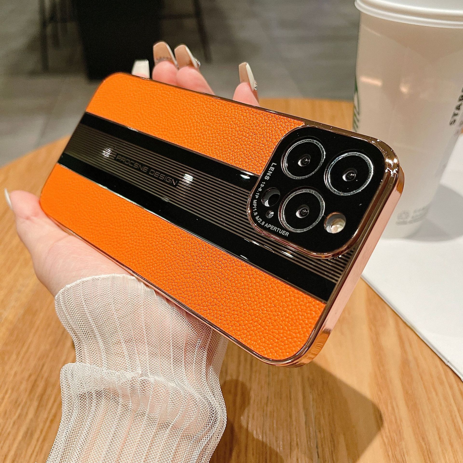 

Применимо к Apple 15promax Мгновенно Преображенный Чехол для Мобильного Телефона Porsche Натуральная Кожа iPhone 14 Гальванизированный Край Защитный Чехол от Падений iPhone13promax