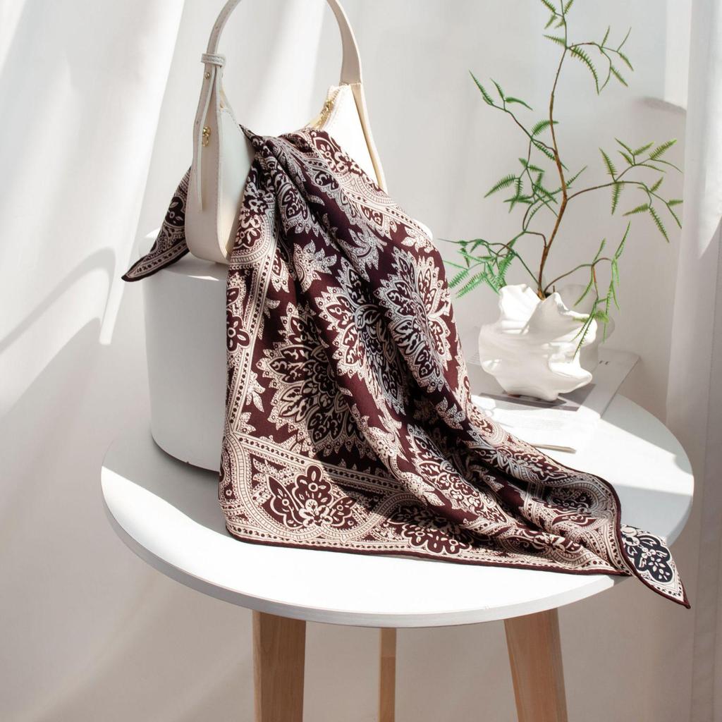 Handmade Retro Paisley Print Double-Sided Wool-Silk Scarf: Luxurious Small Square with High-End Feel