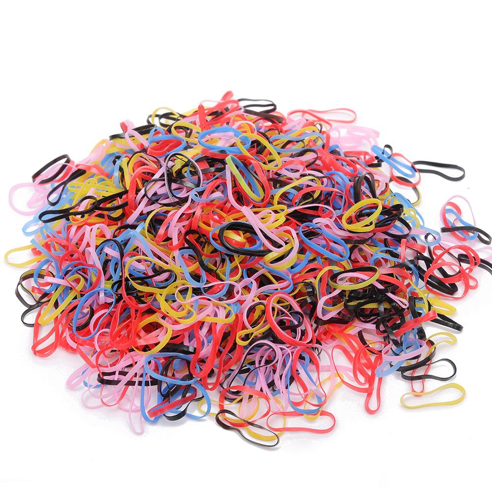 

500 цветных резинок в мешочке завязывают волосы, а веревка постоянно утолщается, чтобы увеличить головной убор кольца для волос