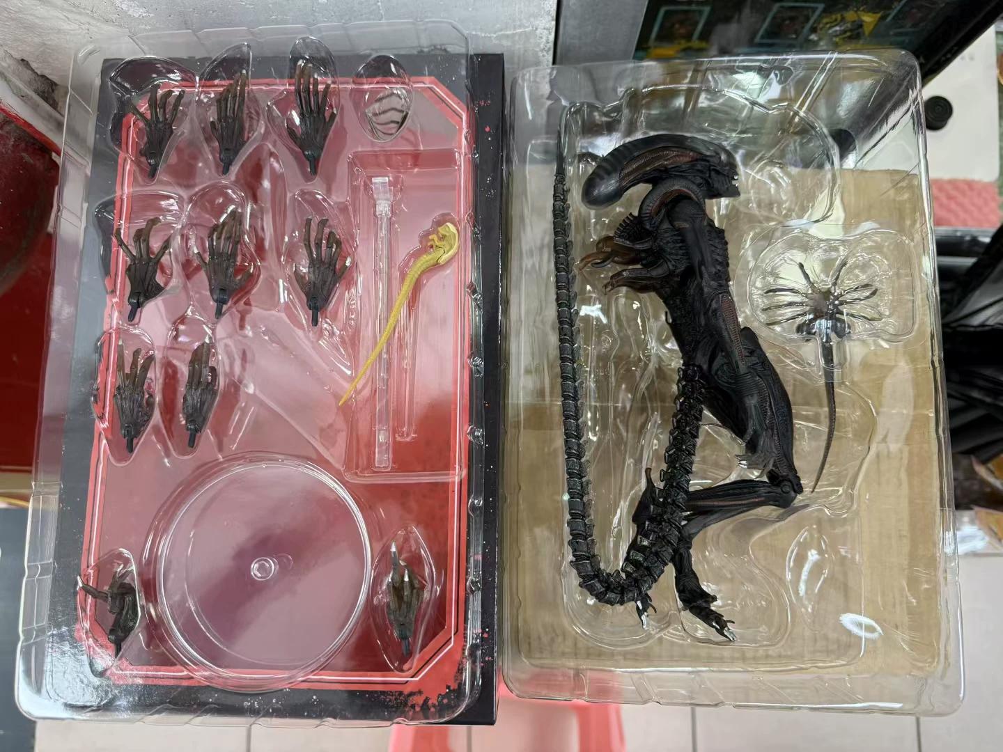 

NECA 51742 Alien Romulus XX121 Ultimate Xenomorph 9 Inch Action Figure With Replaceable Hands Facehugger Collectible Model чёрный