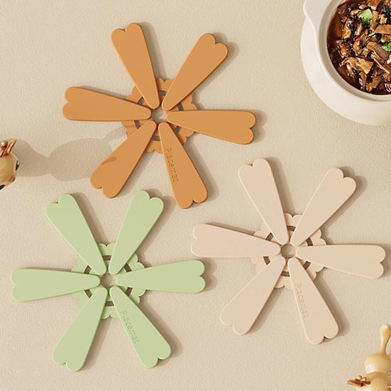 Yousheng Silicone Trivet for Hot Dishes Christmas Tree Pot Holder Heat Resistant Coasters Insulation Pad for Kitchen