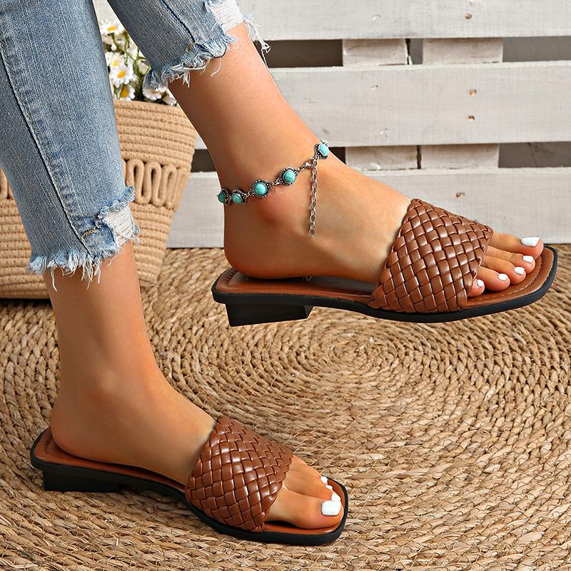 Mode Klassische Übergröße Gewebte Hausschuhe für Damen Sommer Eckige Zehenpartie Niedriger Absatz Pantoletten Sandalen Frau Outdoor PU-Leder Strand Zehensandalen
