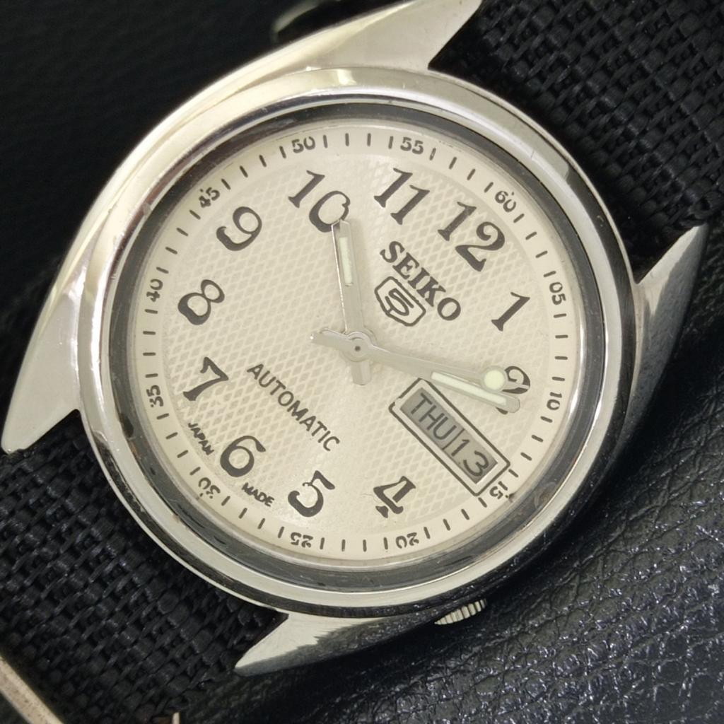

ВИНТАЖНЫЕ МУЖСКИЕ ЧАСЫ SEIKO 5 AUTOMATIC 7009A ЯПОНИЯ С СЕРЕБРИСТЫМ ЦИФЕРБЛАТОМ a500140-2 R151a-a500140