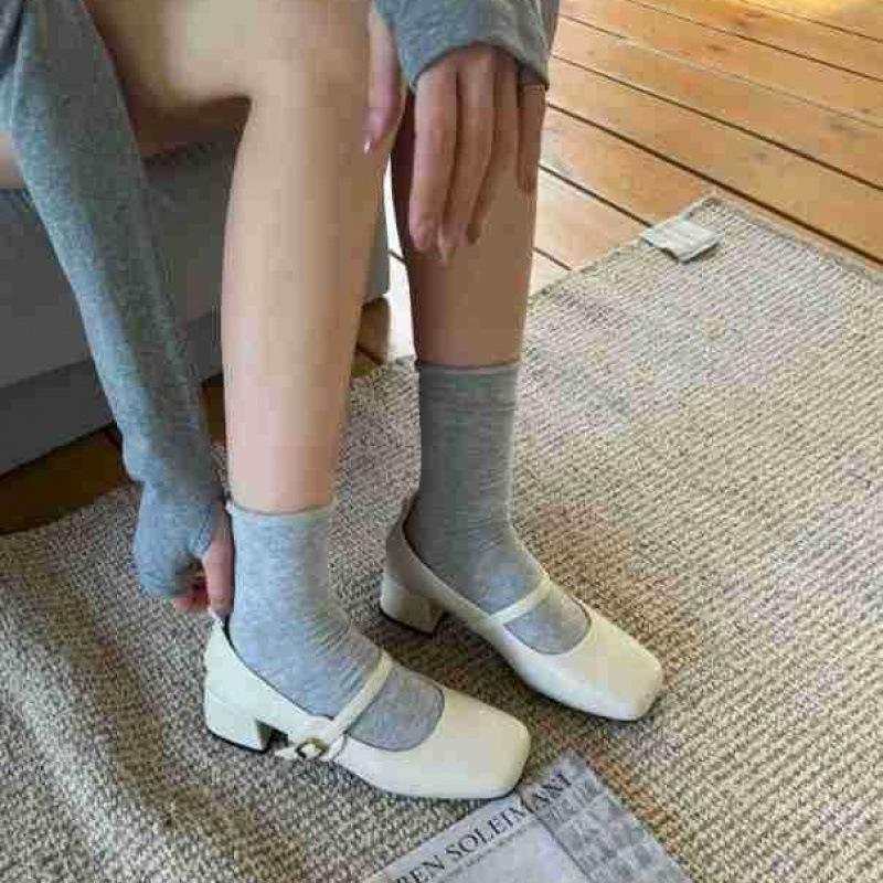 French retro square head shallow mouth single shoes women's middle heel 2025 spring and autumn evening temperament thick heel Mary Jane shoes