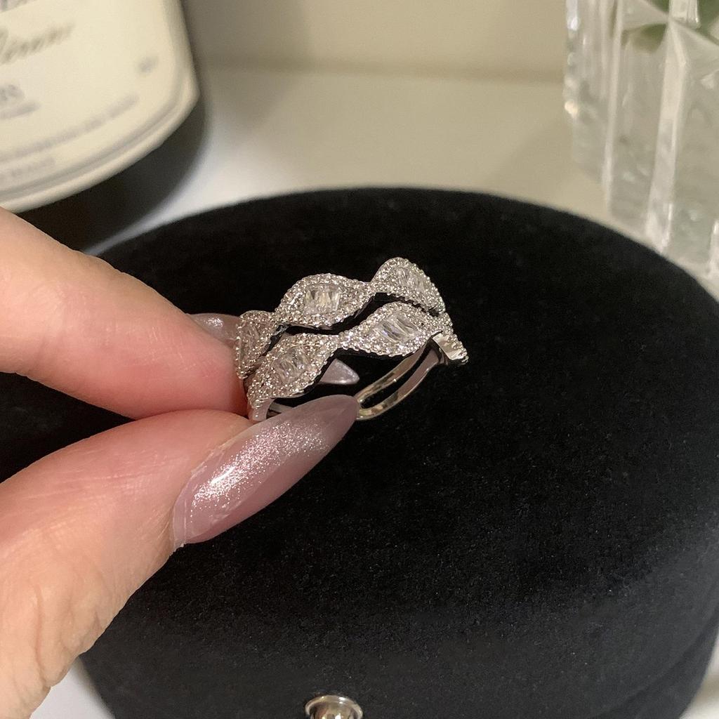 Xiaohongshu 925 Sterling Silver Exaggerated Plain Ring for Women – Simple, Luxurious, High-End Design.